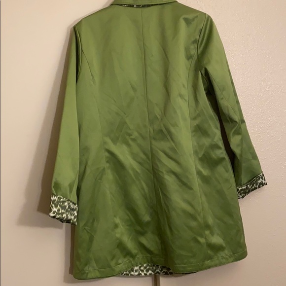 Water ResistantReversibleSolid to PrintSatinJacket - Picture 4 of 6